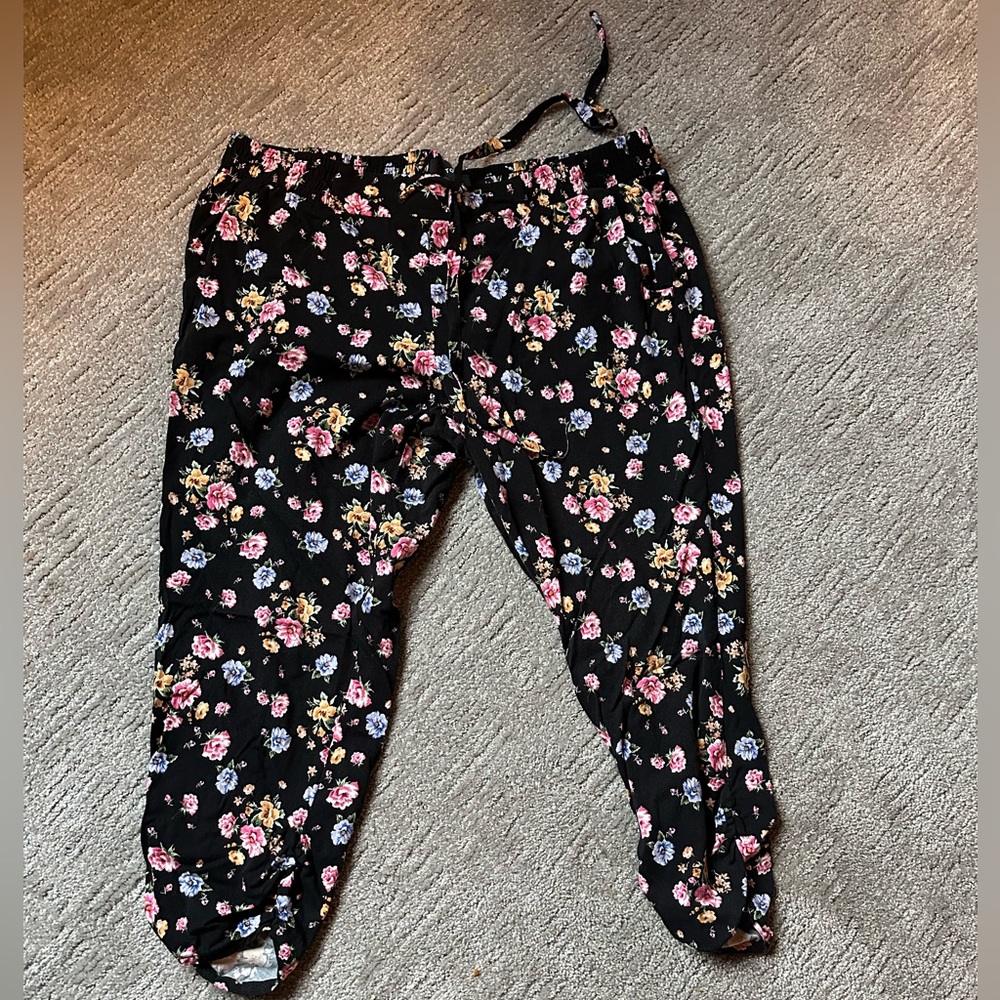 Torrid Floral Print Capri Pant